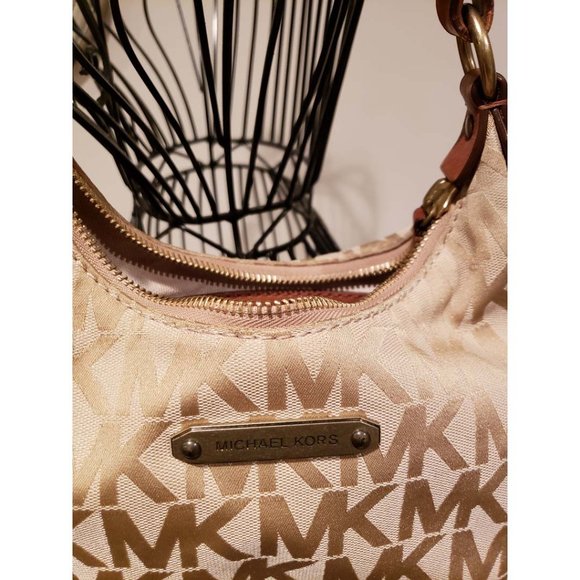 Michael Kors Classic Signature Small Hobo - Picture 3 of 11